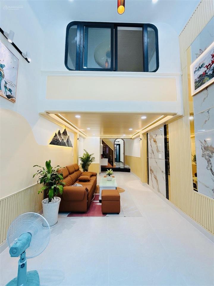 1sẹt gần ngay ngã 4 luỹ bán bích hòa bình 44m2  3 tầng  hẻm xe hơi tới nhà  tặng full nội thất