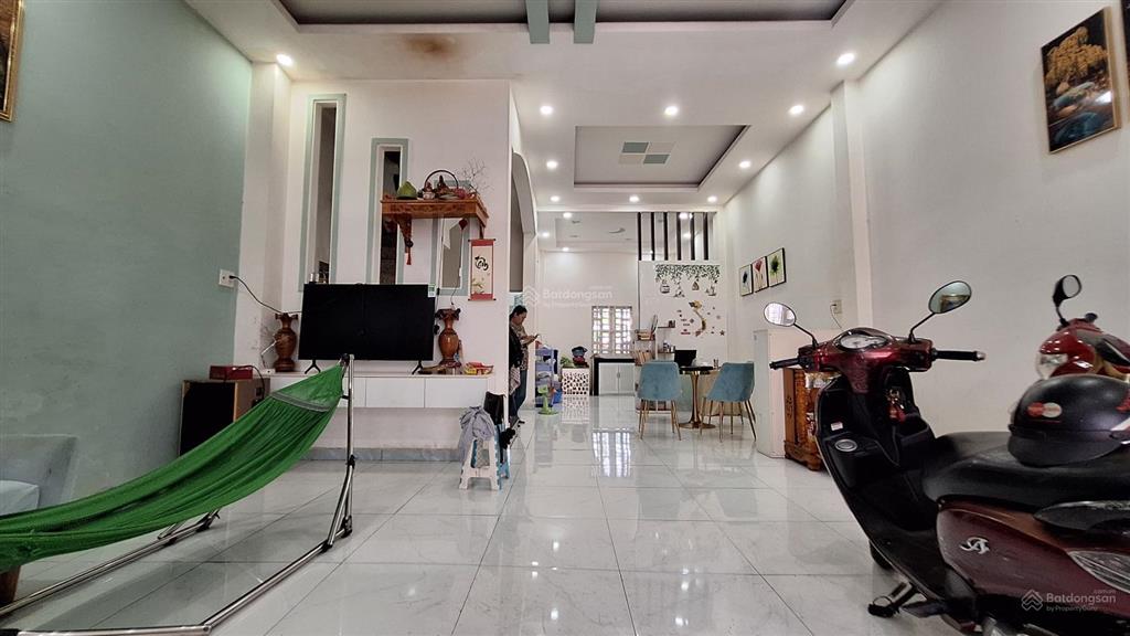 Bán nhà hẻm xe hơi ngủ trong nhà  80,2m2(5.6 x 14m), 3pn  hóc môn