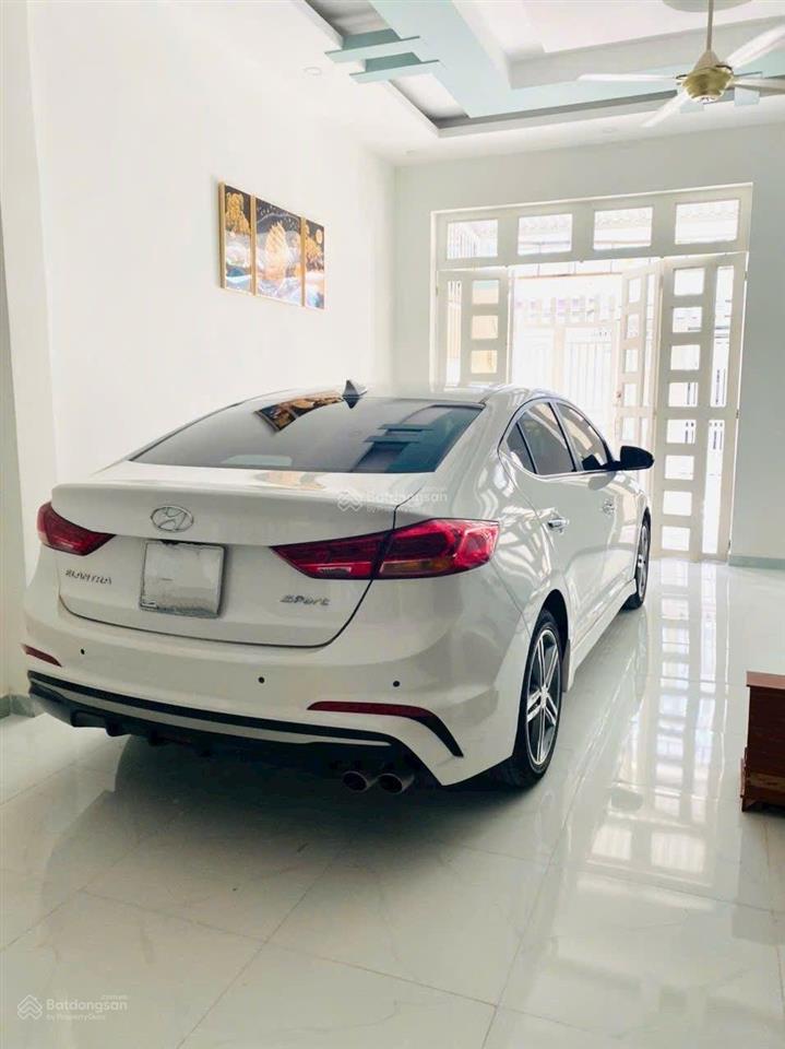 Bán nhà hẻm xe hơi ngủ trong nhà  80,2m2(5.6 x 14m), 3pn  hóc môn