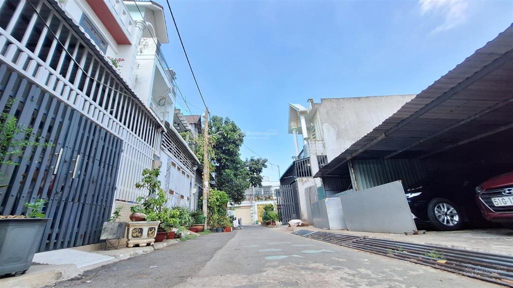 Bán nhà hẻm xe hơi ngủ trong nhà  80,2m2(5.6 x 14m), 3pn  hóc môn