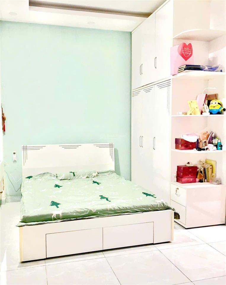 Bán nhà hẻm xe hơi ngủ trong nhà  80,2m2(5.6 x 14m), 3pn  hóc môn