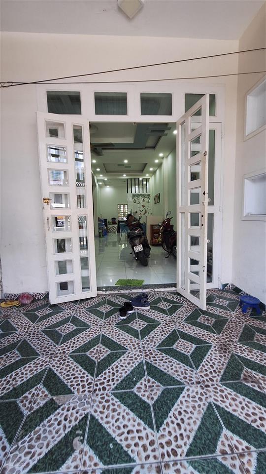 Bán nhà hẻm xe hơi ngủ trong nhà  80,2m2(5.6 x 14m), 3pn  hóc môn