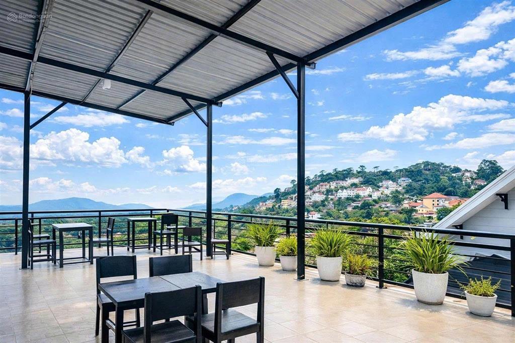 View thung lũng & một dòng tiền sẵn có