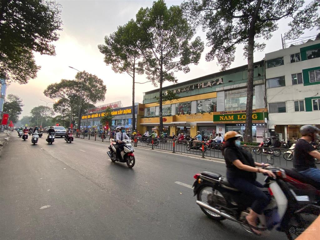 135 tỷ / mặt tiền đường 3/2  ngang 12.6m dài 27m / cn 340m²  cpxd hầm 8 tầng  hđt 180tr/th