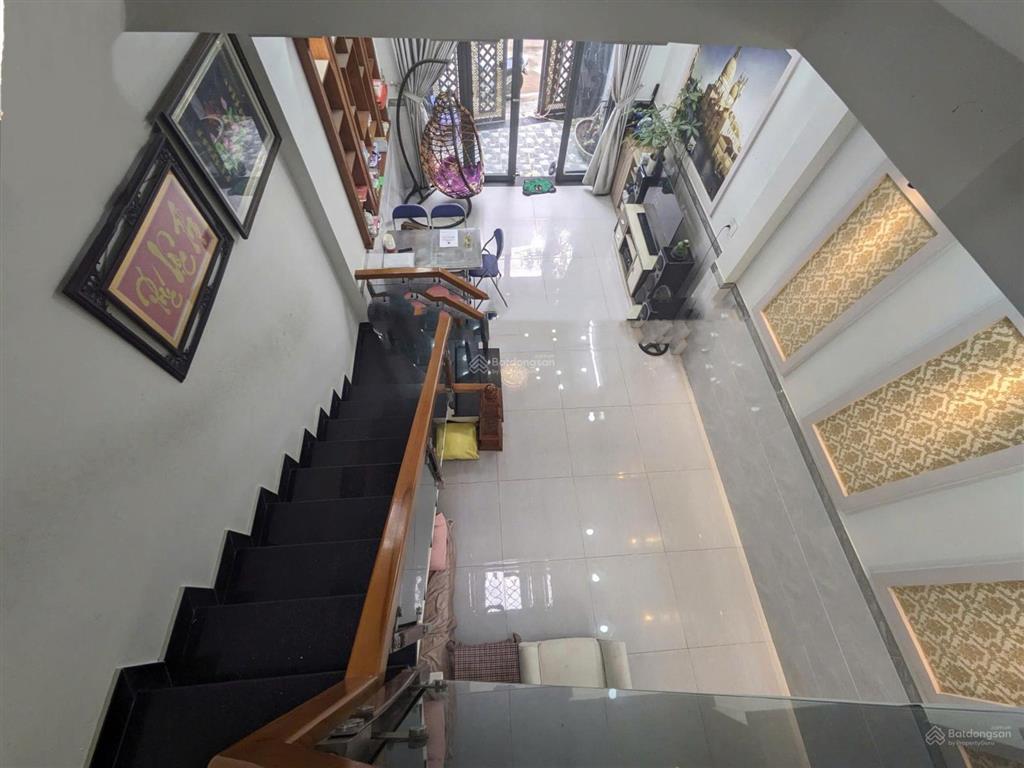 Nhà tâm huyết 3 tầng kiên cố  tặng full nội thất sát ga metro  hxh thông  khu đồng bộ an ninh