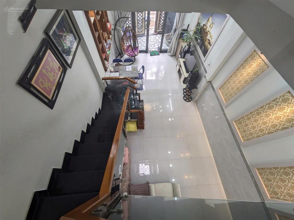 Nhà tâm huyết 3 tầng kiên cố  tặng full nội thất sát ga metro  hxh thông  khu đồng bộ an ninh