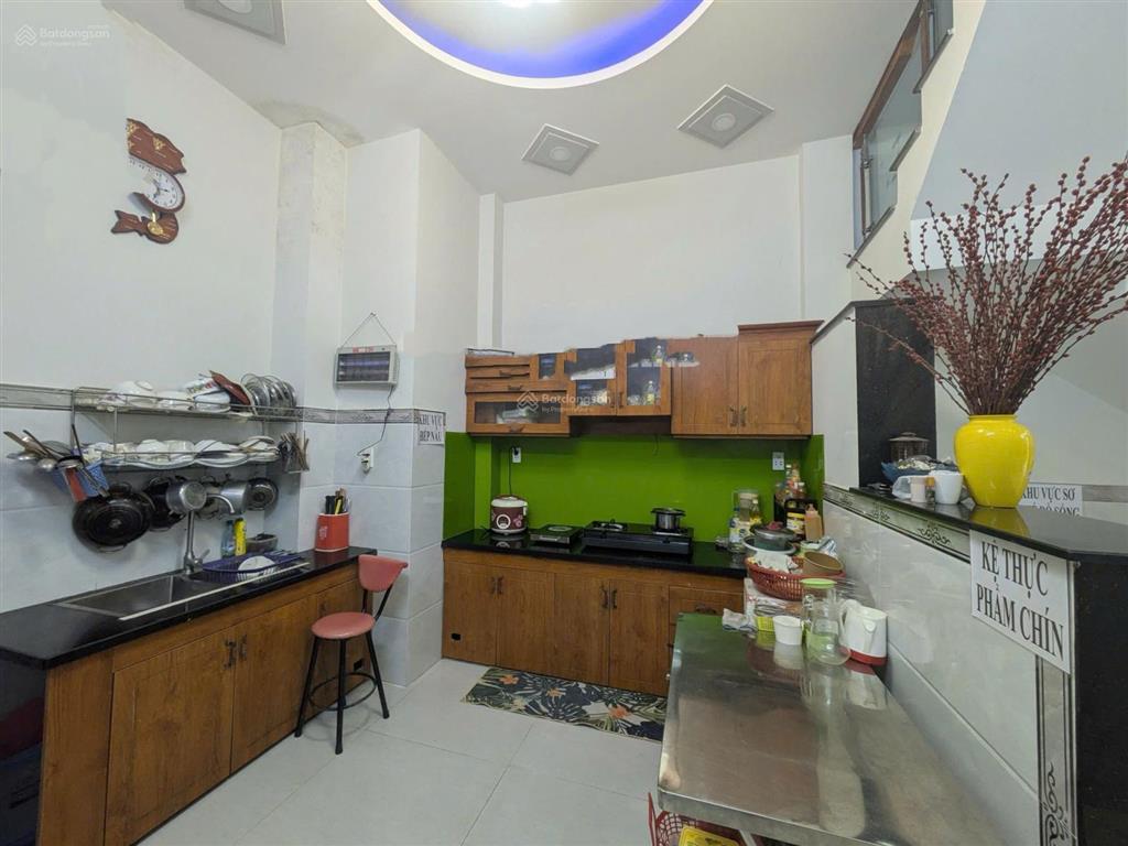 Nhà tâm huyết 3 tầng kiên cố  tặng full nội thất sát ga metro  hxh thông  khu đồng bộ an ninh