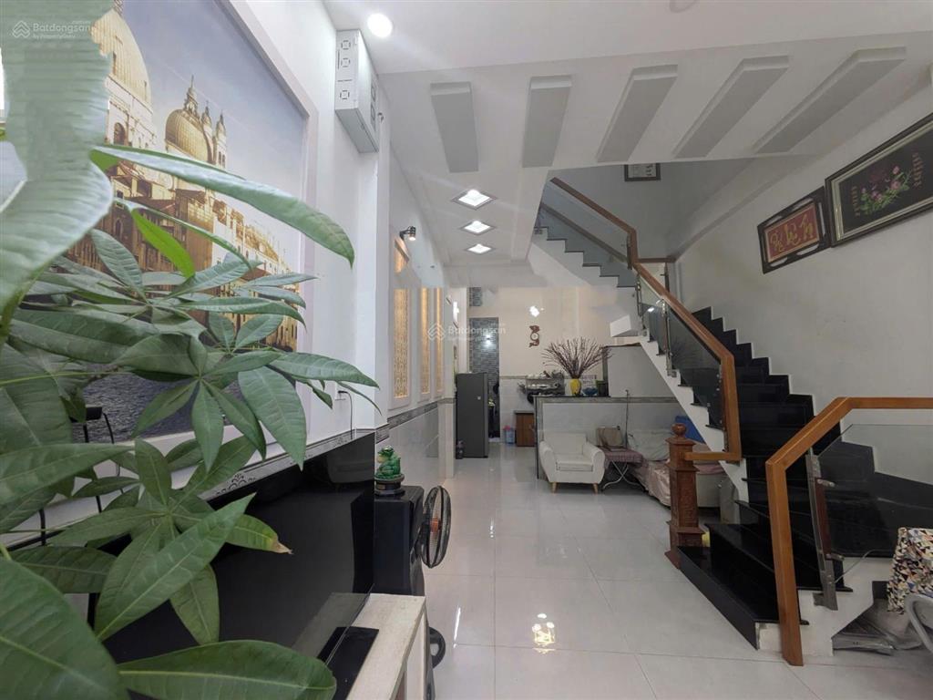 Nhà tâm huyết 3 tầng kiên cố  tặng full nội thất sát ga metro  hxh thông  khu đồng bộ an ninh