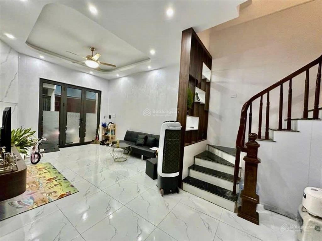 Chính chủ bán nhà đầu đê trần khát chân 45m2 x 4 tầng, mt 4m, giá 7.6 tỷ