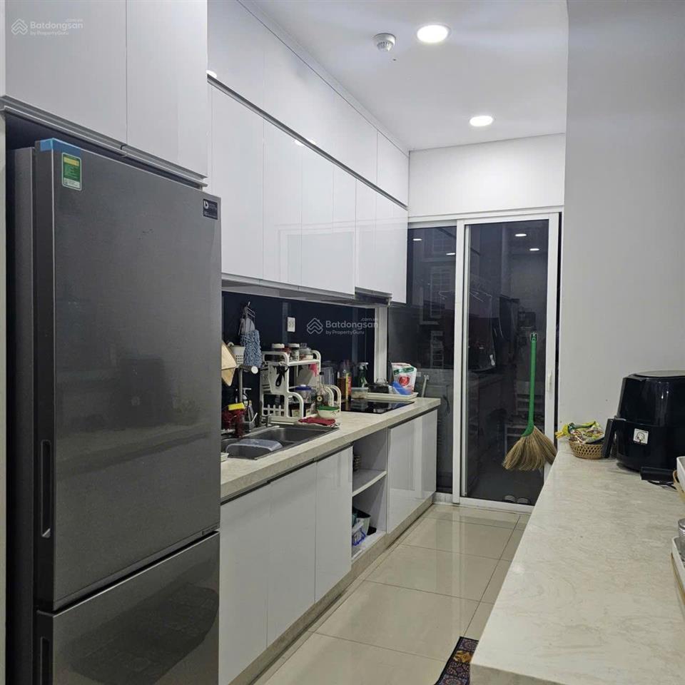 Chính chủ cần bán căn hộ dragon hill 2, 2pn  2wc (71,8m2)  full nội thất cao cấp, sổ hồng sẵn