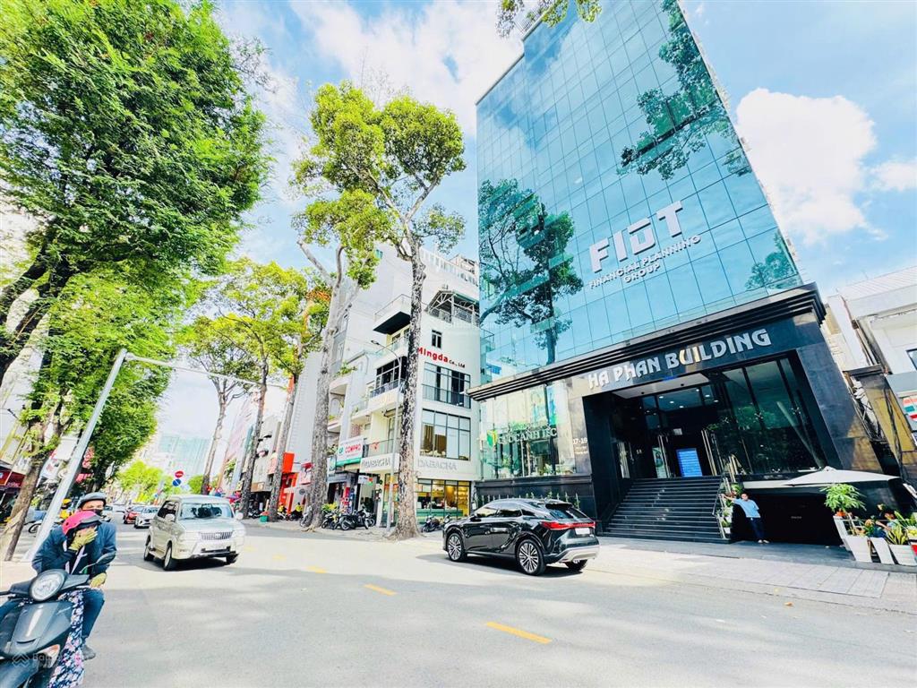 Khách sạn nổi bật p. bến thành, q1  mt tôn thất tùng. dt 4.5x20m, h7tầng 20 phòng, giá chỉ 65 tỷ