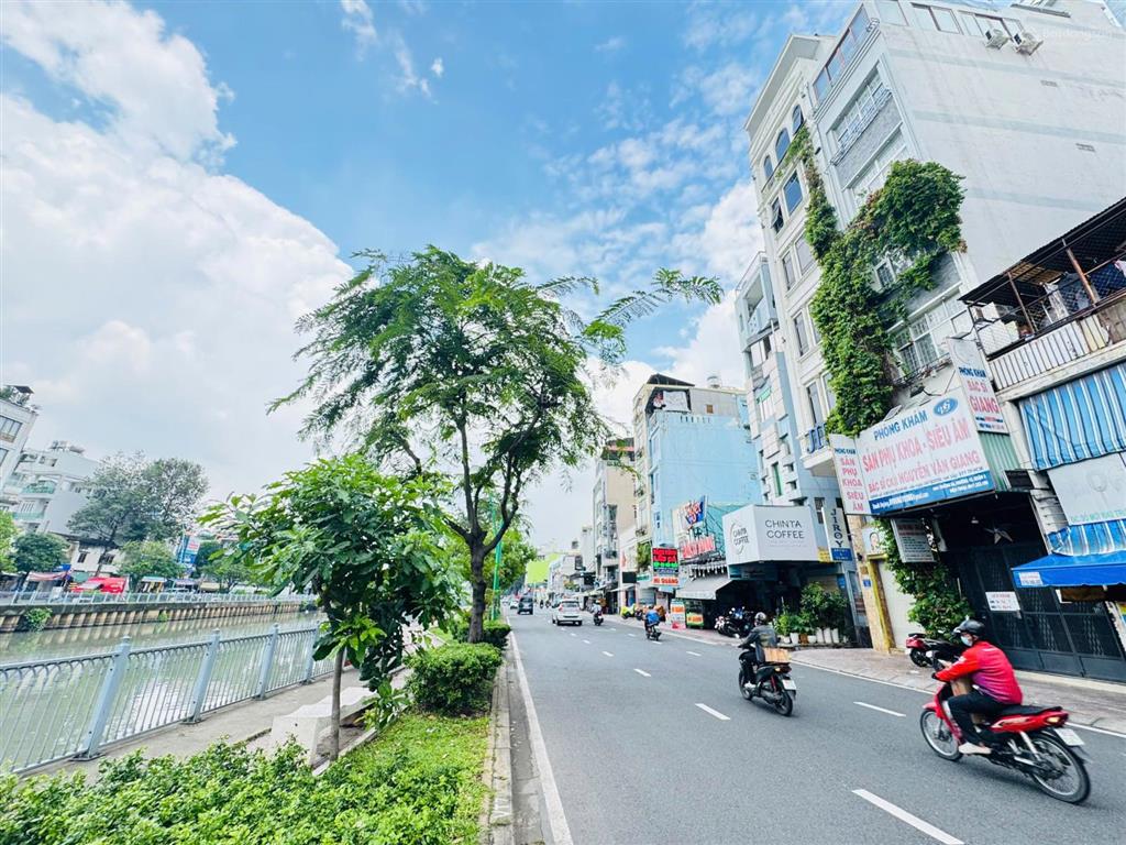 Tòa nhà mới đẹp mt quận 3  dt 6x15m, 8 tầng thang máy 16 phòng, hđt 100 triệu, giá chỉ 3x tỷ