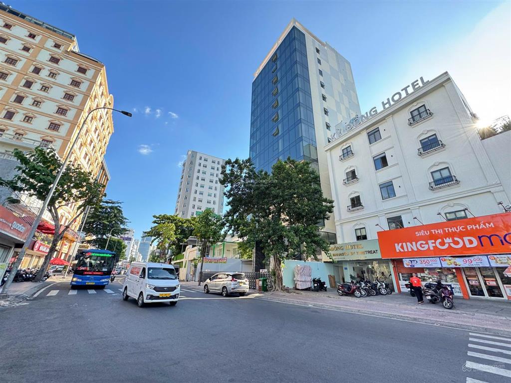 Cần bán tòa nhà (6000m2 sàn) ~ 20m x 35m, 3 hầm 17 tầng ~ giá cam kết nổi bật thị trường