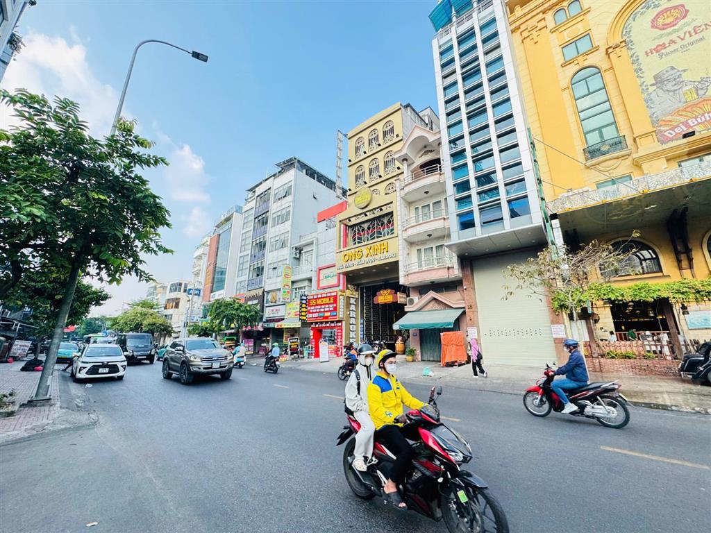 Xuống giá sâu tòa nhà mt phổ quang, p2, q tân bình  6.1x30m, h8tầng, hđt 180 triệu, giá 68 tỷ tl