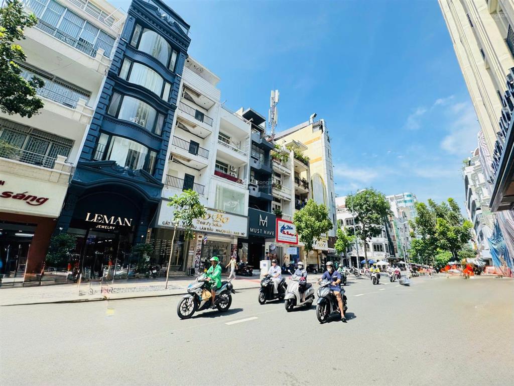 Siêu phẩm mặt tiền ngay lý tự trọng, p bến thành, quận 1  4.2x27m (114m²), 4 tầng, giá chỉ 68 tỷ