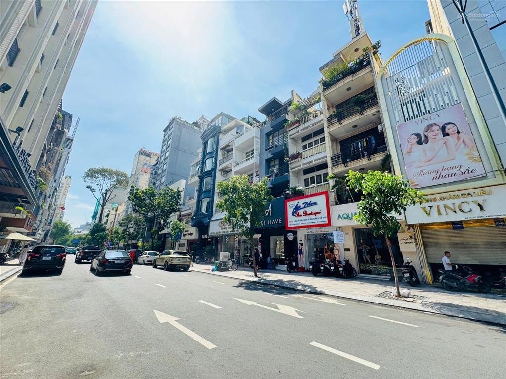 Siêu phẩm mặt tiền ngay lý tự trọng, p bến thành, quận 1  4.2x27m (114m²), 4 tầng, giá chỉ 68 tỷ