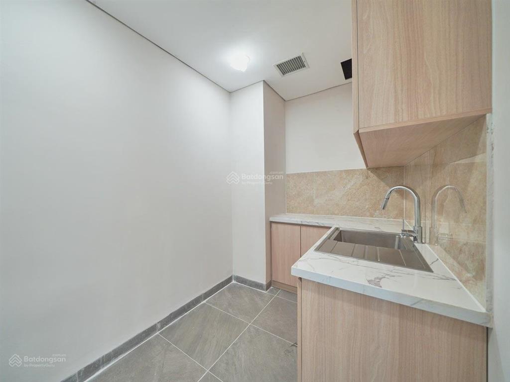 Cho thuê văn phòng toà nhà brg diamond park plaza 16 láng hạ, dt 1900m2 có chia lẻ, full tiện nghi
