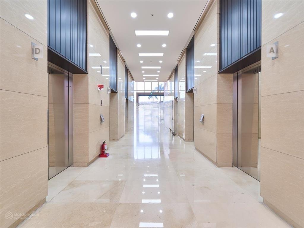 Cho thuê văn phòng toà lotte center hanoi 54 liễu giai, dt 940m2 có cắt nhỏ, giá chỉ 350k/m2/th