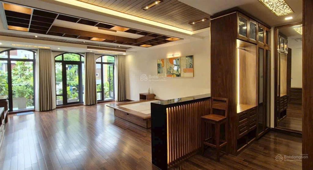 Cho thuê nhà phố mặt tiền hưng gia, hầm, thang máy, 4 lầu vị trí kinh doanh đẹp