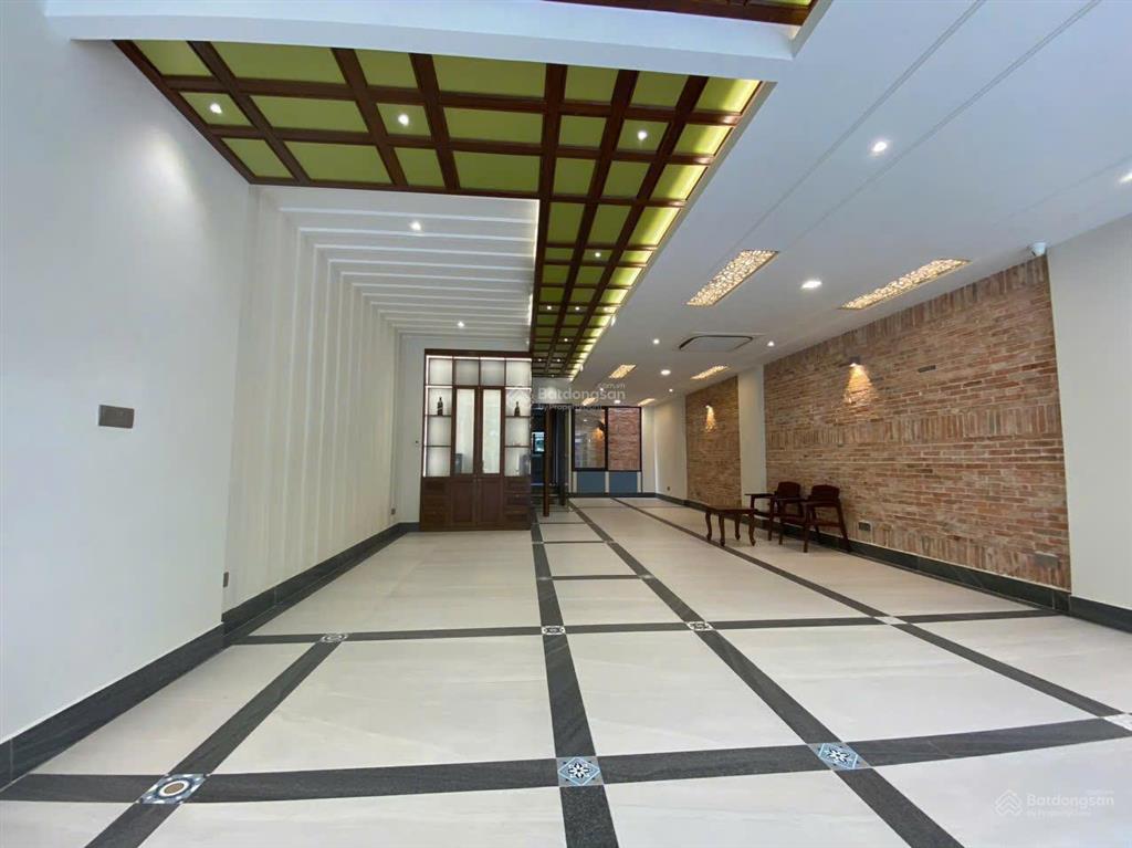 Cho thuê nhà phố mặt tiền hưng gia, hầm, thang máy, 4 lầu vị trí kinh doanh đẹp