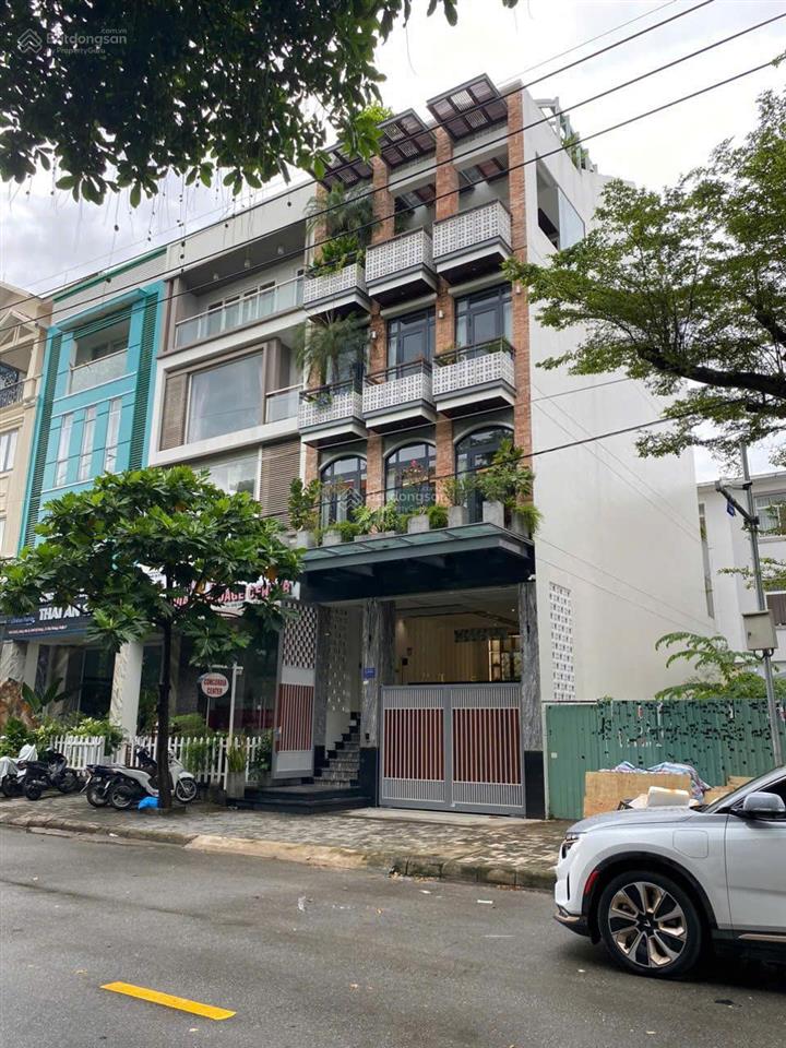 Cho thuê nhà phố mặt tiền hưng gia, hầm, thang máy, 4 lầu vị trí kinh doanh đẹp