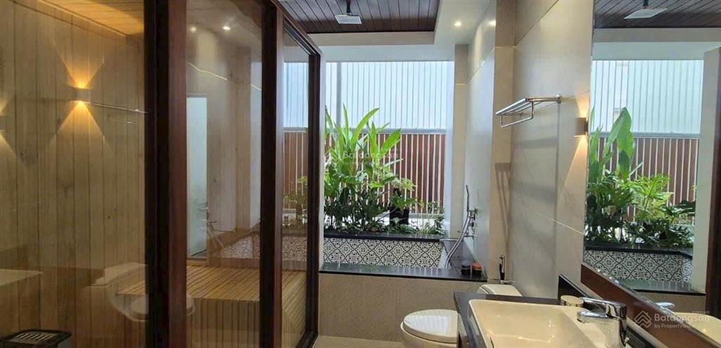 Cho thuê nhà phố mặt tiền hưng gia, hầm, thang máy, 4 lầu vị trí kinh doanh đẹp