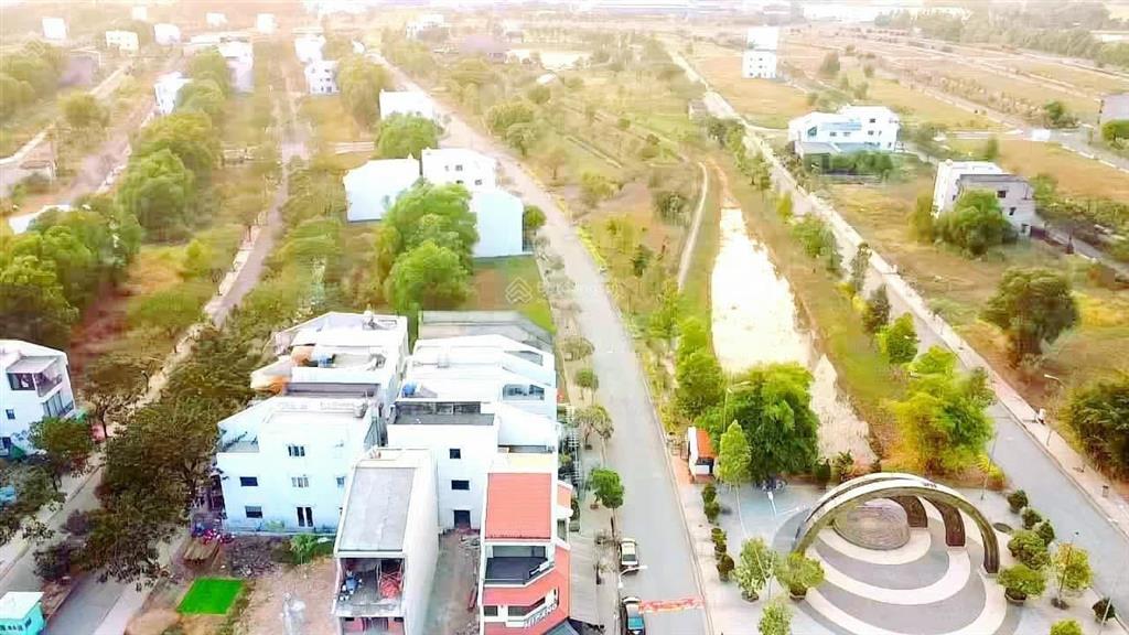 Bán nền thương mại kdc làng sen việt nam