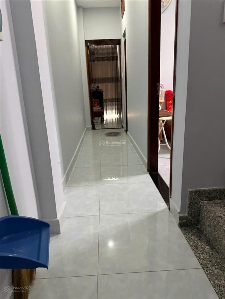 Nhà hxh phan văn trị, gv. gần siêu thị emart. 4m x 14m. cn 53m². 2 lầu + st. 7,5 tỷ tl
