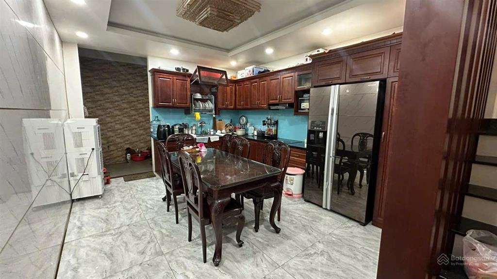 Siêu phẩm mặt tiền kinh doanh hoàng bật đạt tân bình  trệt 4 lầu. full nội thất. giá 28 tr/th