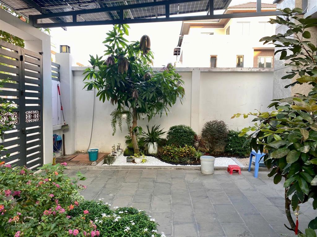 Tôi có căn bt cần bán tại khu đt mới baria city gate full nt sổ hồng, sách cặp vào ở  0909 271 ***