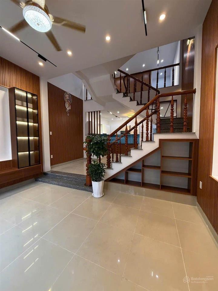 Bán nhà(gần biển)68m23 tầng4pnkd đường2/4 60mvĩnh phước nha trang6ty950tr