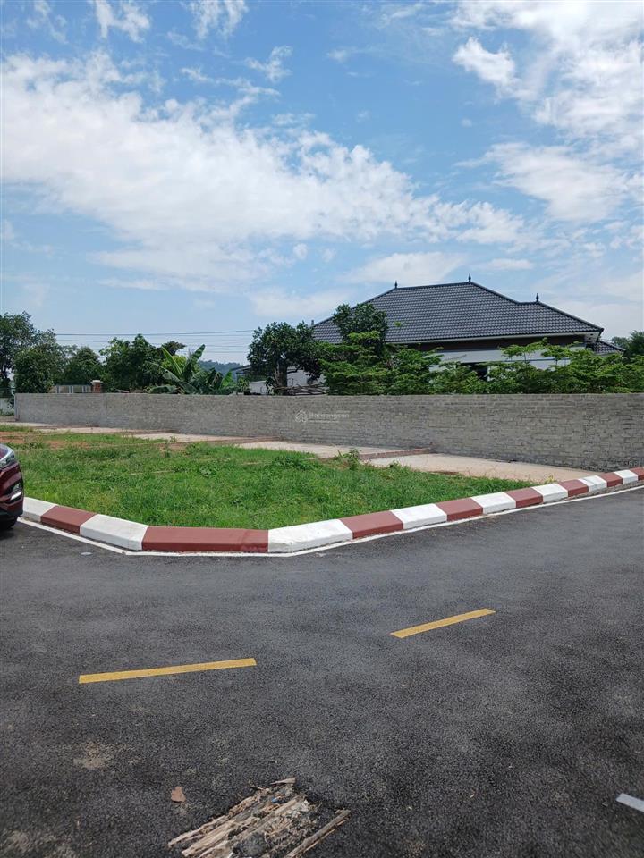 Bán đất phố hữu nghị xuân khanh sơn tây 100m2 full thổ cư giá 1.8 tỷ!