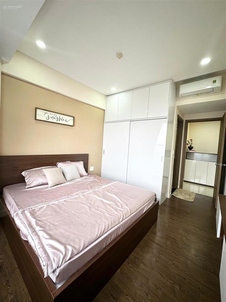 Bán gấp chung cư oriental plaza âu cơ, 105m2, giá 5,2 tỷ  3pn, 2wc. nhà đẹp giá tốt, xem nhà 24/24