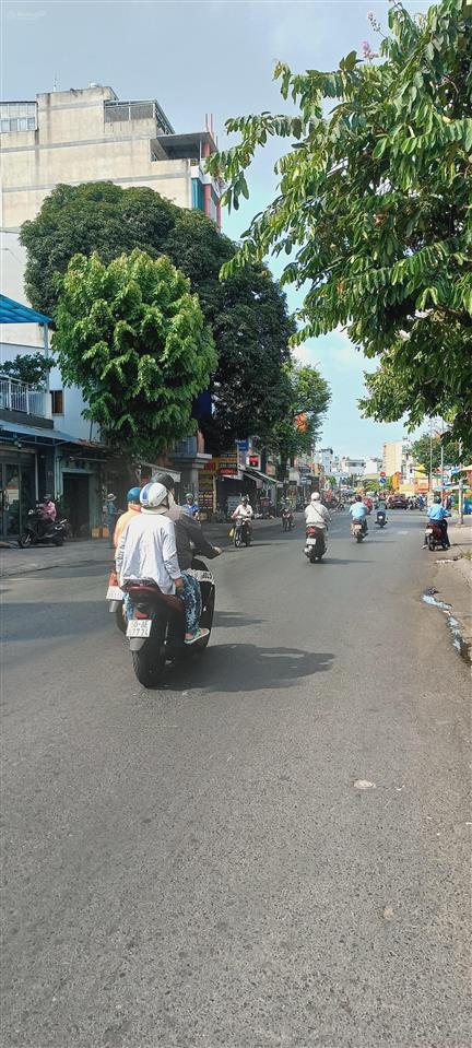 Hxh. cách mặt đường nơ trang long vài bước chân. ngang 9m x 24m. p.12 bình thạnh. giá chỉ 150tr/m.