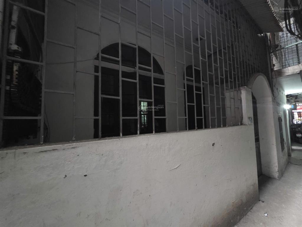 Nhà đẹp trần đại nghĩa  ngõ thông, cách vài nhà ra mặt phố. dt 61.3m², 3 tầng, giá tốt.