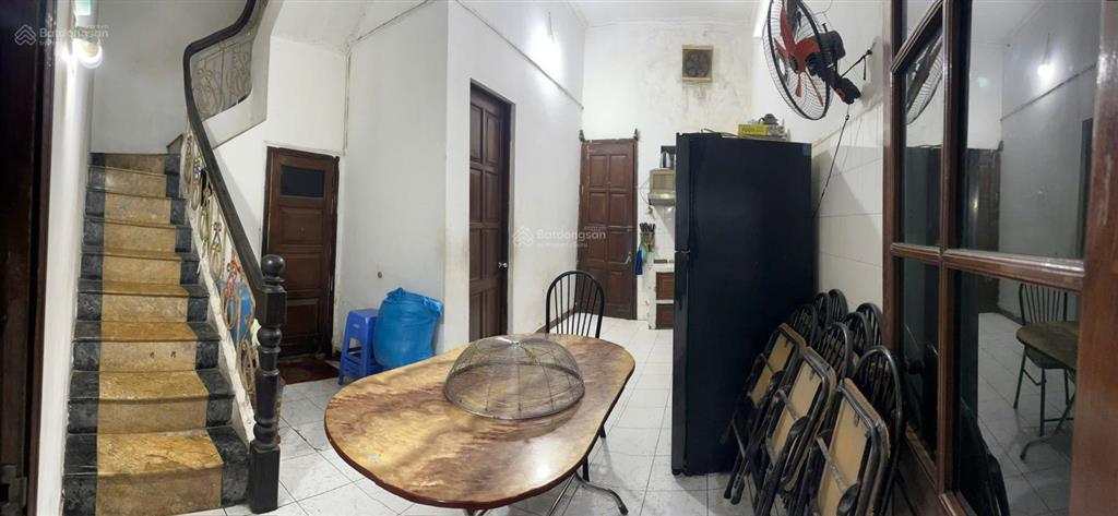 Nhà đẹp trần đại nghĩa  ngõ thông, cách vài nhà ra mặt phố. dt 61.3m², 3 tầng, giá tốt.