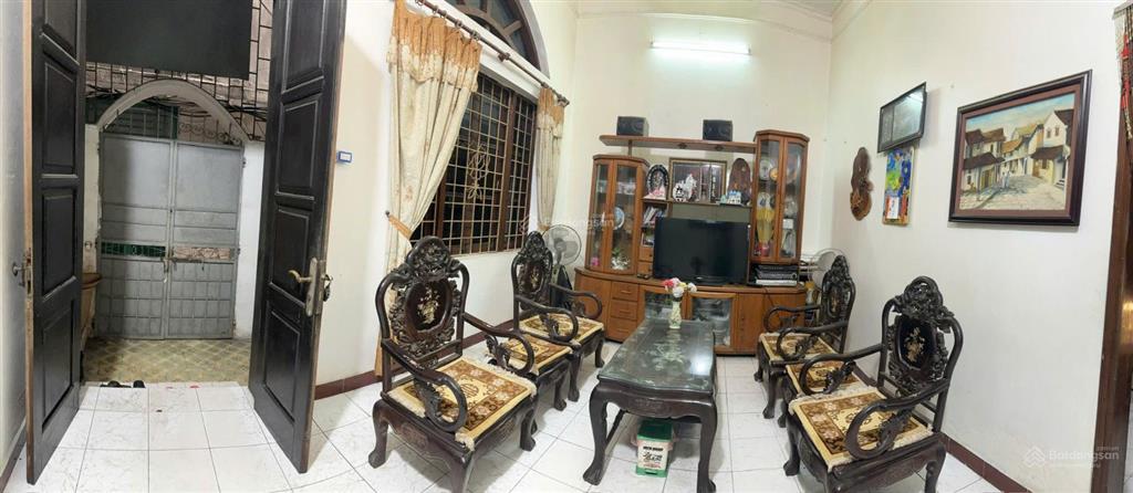 Nhà đẹp trần đại nghĩa  ngõ thông, cách vài nhà ra mặt phố. dt 61.3m², 3 tầng, giá tốt.