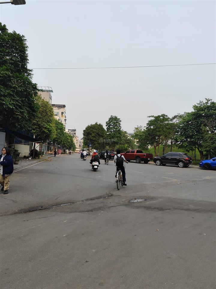 Bán đất tái định cư ngọc thụy 80m² ,mt 4,5m vỉa hè ôtô tránh giá 24,8 tỷ có tl .