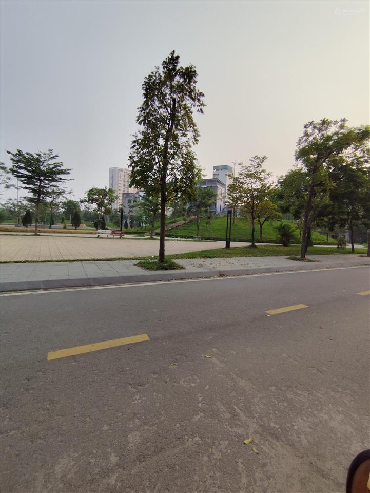 Bán đất tái định cư ngọc thụy 80m² ,mt 4,5m vỉa hè ôtô tránh giá 24,8 tỷ có tl .