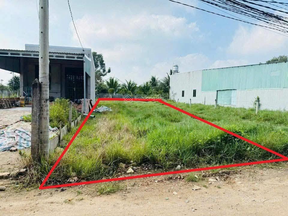 Lô đất 1 sẹc ql22 ngay tân thông hội 120m2 full thổ cư 1 tỷ 1 sổ hồng riêng cần bán gấp