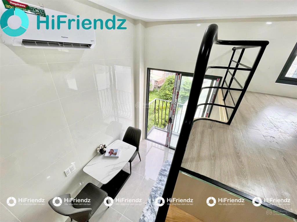 Căn hộ có gác mới xây  ban công  ngã 4 bốn xã