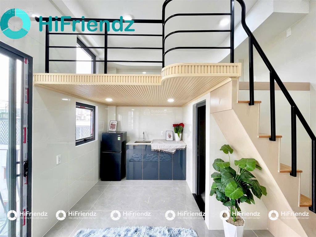 Căn hộ có gác mới xây  ban công  ngã 4 bốn xã