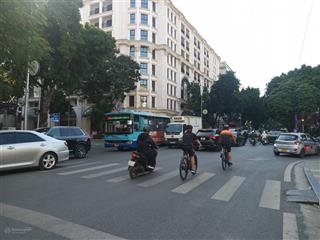 Bán nhà mặt phố hai bà trưng, 500m², đường 6 làn ô tô, vỉa hè 8m, lô góc, mặt tiền 20m. giá 399 tỷ