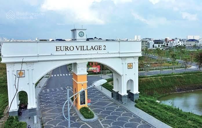 Siêu phẩm đất biệt thự view hồ giáng hướng 8 ngay cổng chính euro village 2 đảo triệu phú hòa xuân