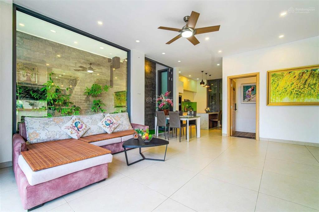 Villa 9 phòng ngủ hồ bơi sân vườn cực đẹp, sẵn cho khách vào ở ngay