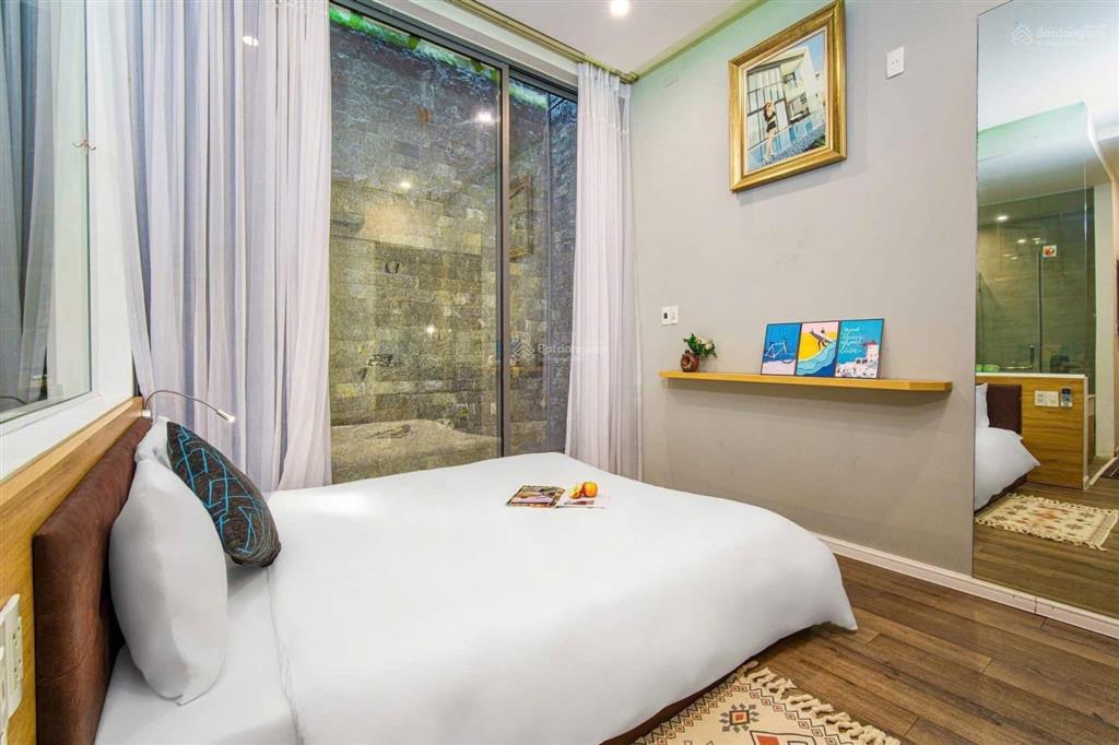 Villa 9 phòng ngủ hồ bơi sân vườn cực đẹp, sẵn cho khách vào ở ngay