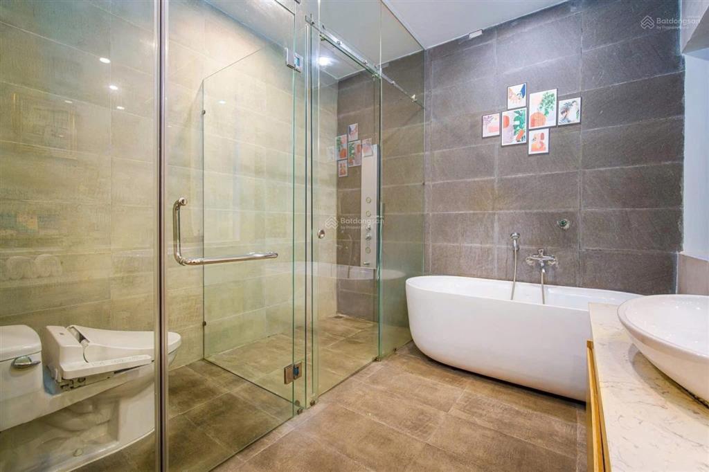 Villa 9 phòng ngủ hồ bơi sân vườn cực đẹp, sẵn cho khách vào ở ngay