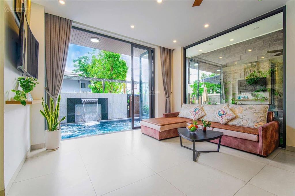 Villa 9 phòng ngủ hồ bơi sân vườn cực đẹp, sẵn cho khách vào ở ngay