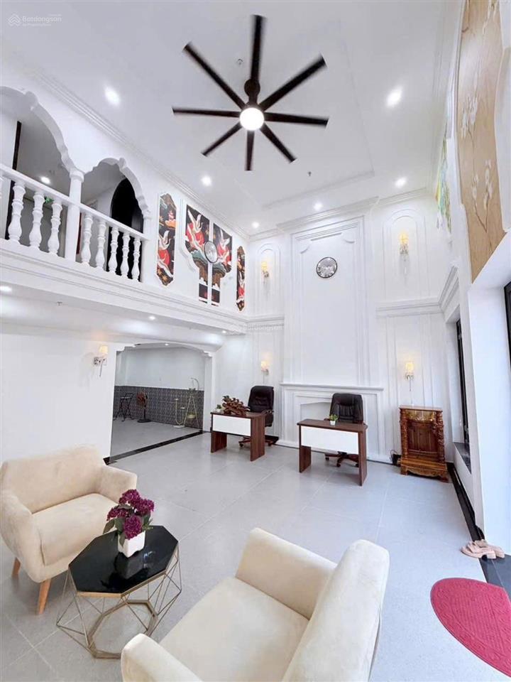 Bán gấp trong tháng, toà căn hộ cao cấp dòng tiền 100 triệu/ tháng. vị trí nằm sát biển cực đẹp