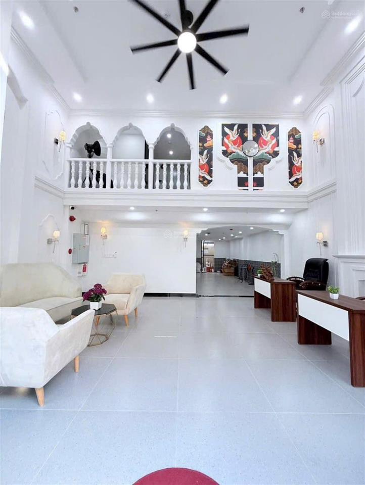Bán gấp trong tháng, toà căn hộ cao cấp dòng tiền 100 triệu/ tháng. vị trí nằm sát biển cực đẹp